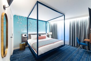 Chambre Double Exécutive Large | 1 غرفة نوم وأغطية فراش متميزة وأسرّة بطبقة علوية مريحة وخزنة داخل الغرفة