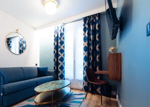 Apartemen | Area keluarga | TV layar datar dan buku