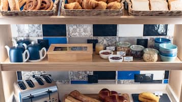Morgenmadsbuffet hver dag (18 EUR pr. person)