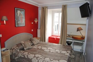 Bàn, phòng cách âm, bàn ủi/dụng cụ ủi quần áo 