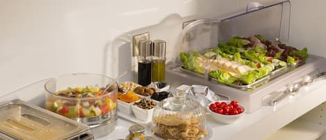 Petit déjeuner buffet (17.50 EUR par personne)