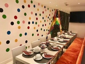 Bữa sáng buffet hàng ngày với phụ phí nhỏ 
