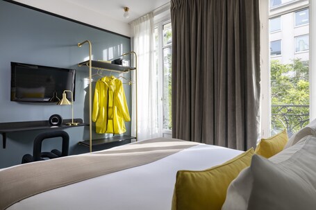 Hotel Palais De Chaillot - Image 1