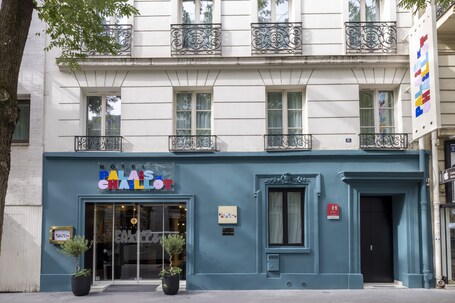 Hotel Palais De Chaillot - Image 2