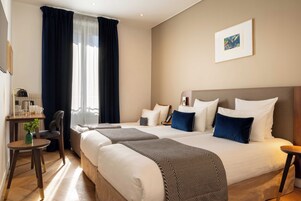 Classic Triple Room | In-room safe, desk, blackout drapes, iron/ironing board