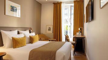 Chambre Double Confort | Coffres-forts dans les chambres, bureau, rideaux occultants