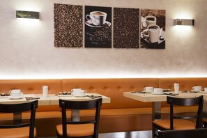 Déjeuner complet servi tous les jours en supplément