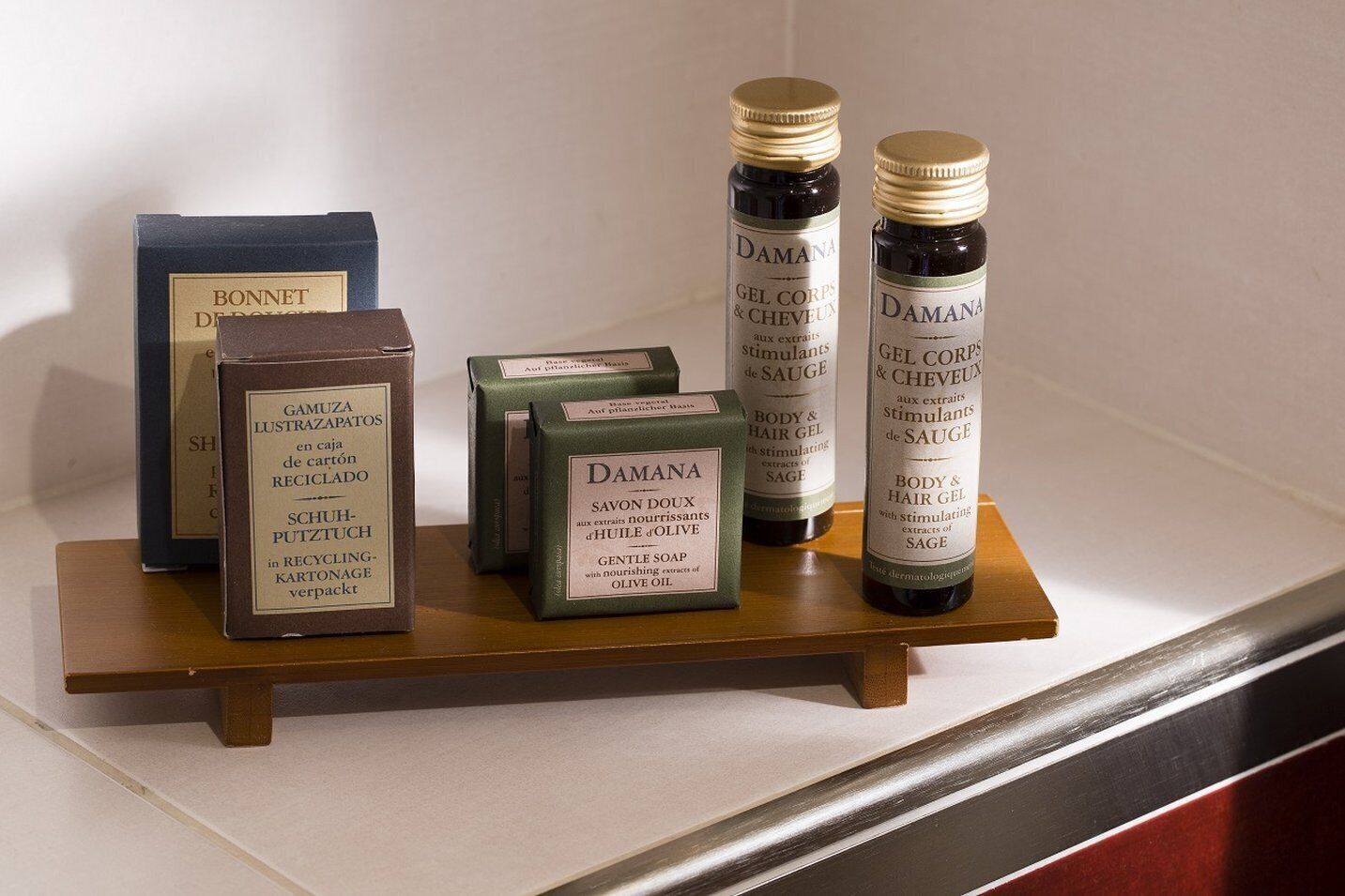 comfort twin room | bathroom | combined shower/bathtub, designer toiletries, hair dryer, bidet