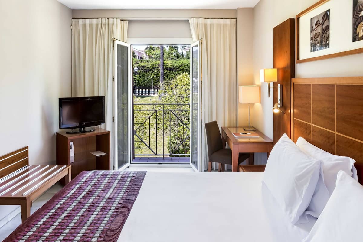1 phòng ngủ, minibar, két bảo mật tại phòng, bàn