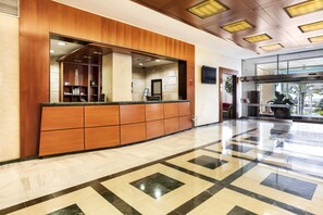 Bar-salon dans le hall