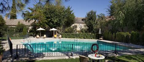 Outdoor pool, pool loungers