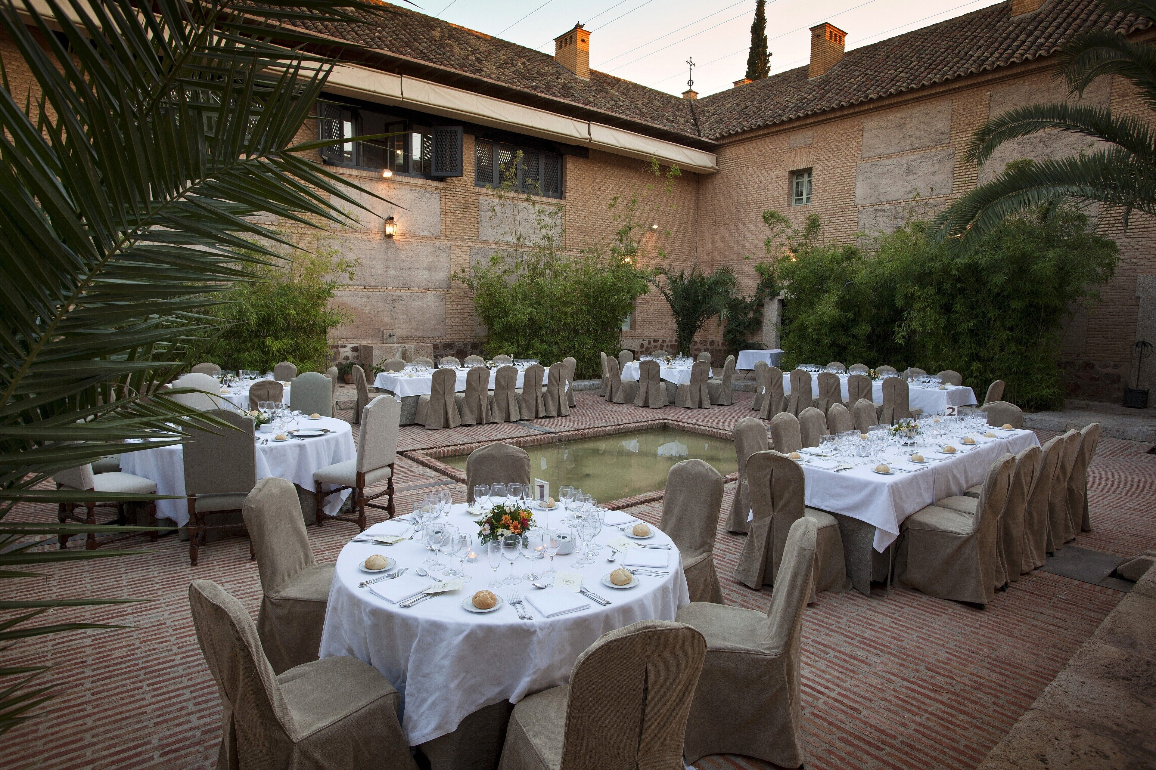 Khu tổ chức tiệc cưới ngoài trời