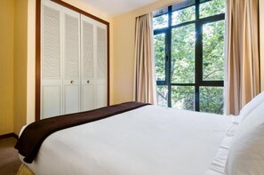 Minibar, in-room safe, iron/ironing board, free WiFi