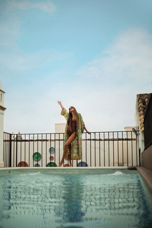 Outdoor pool, open 10:00 AM to 8:00 PM, pool umbrellas, pool loungers