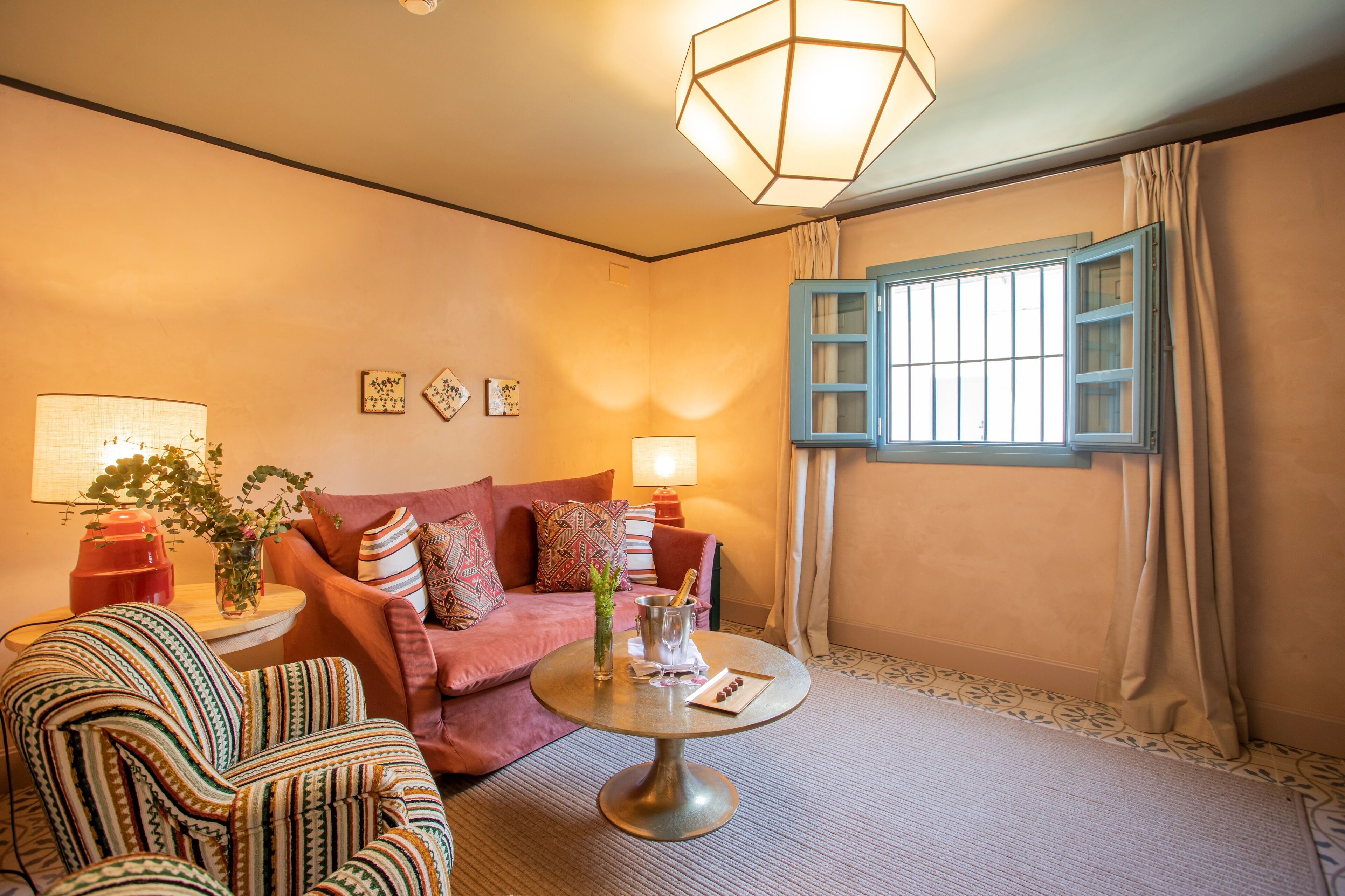 1 bedroom, egyptian cotton sheets, premium bedding, down duvets