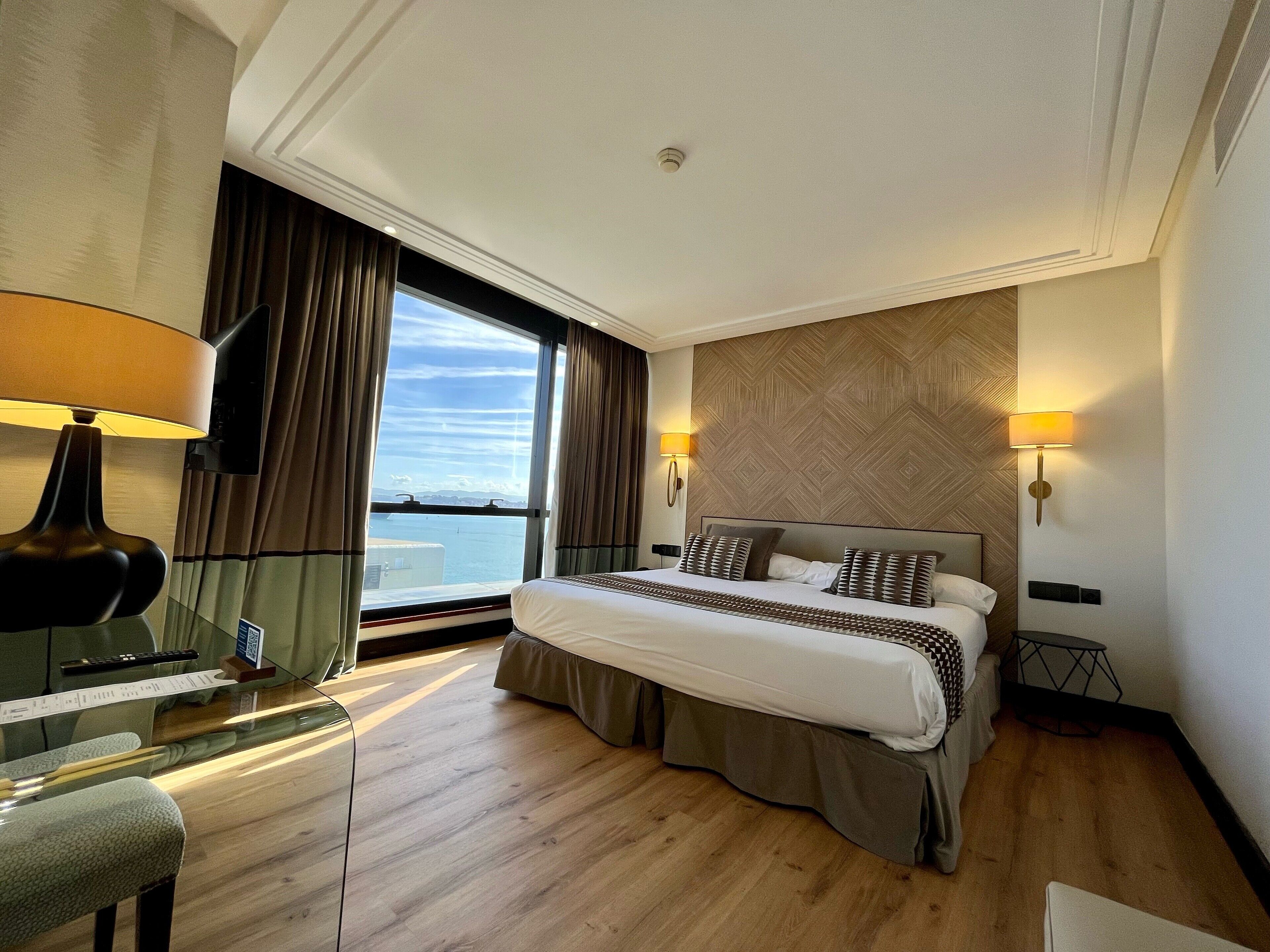 superior room | 1 bedroom, minibar, in-room safe, desk