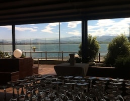 Breakfast, lunch and dinner served