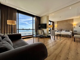 Quarto superior | Frigobar, cofres nos quartos, escrivaninha, quartos à prova de som