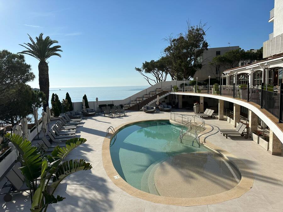 Outdoor pool, pool umbrellas, pool loungers