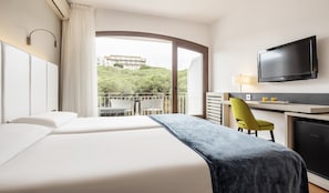 Double Room | Minibar, in-room safe, desk, laptop workspace
