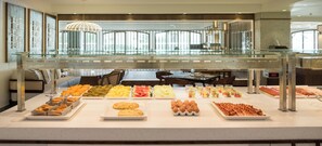 Ferdiglaget frokost hver dag (EUR 16 per person)