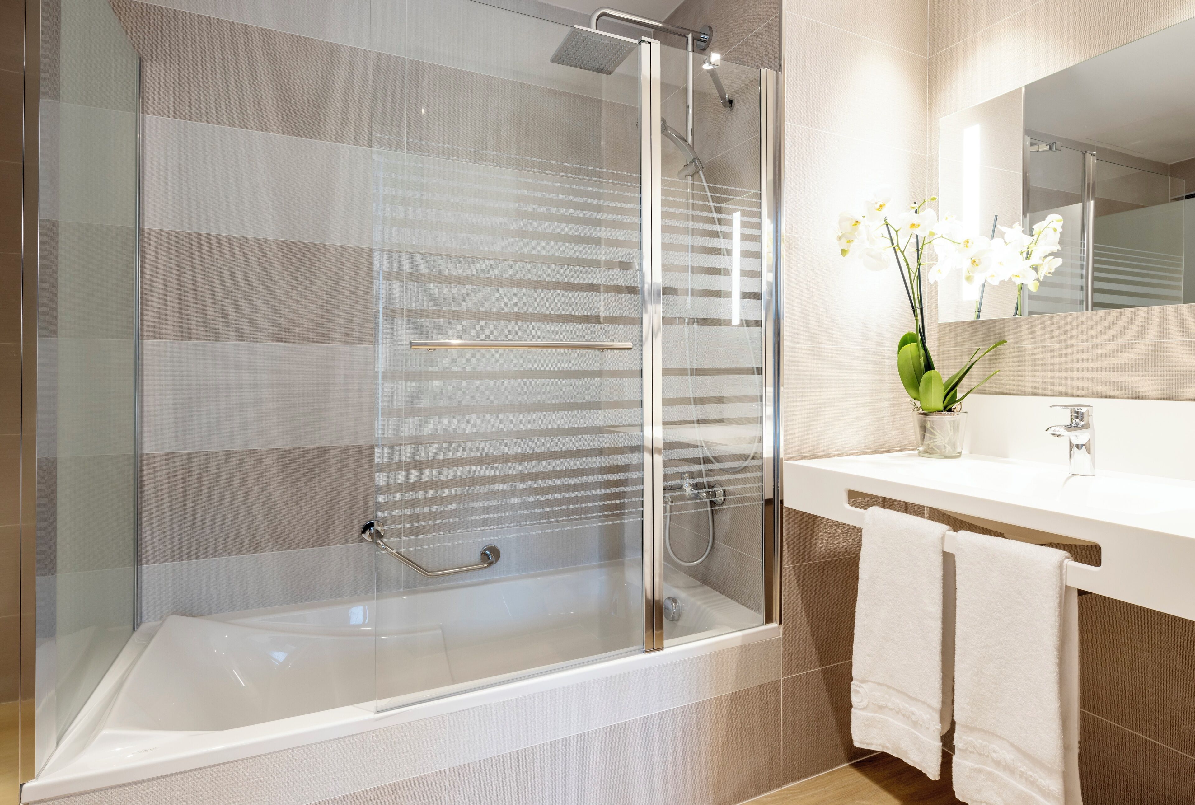 junior suite | bathroom | eco-friendly toiletries, hair dryer, bidet, towels