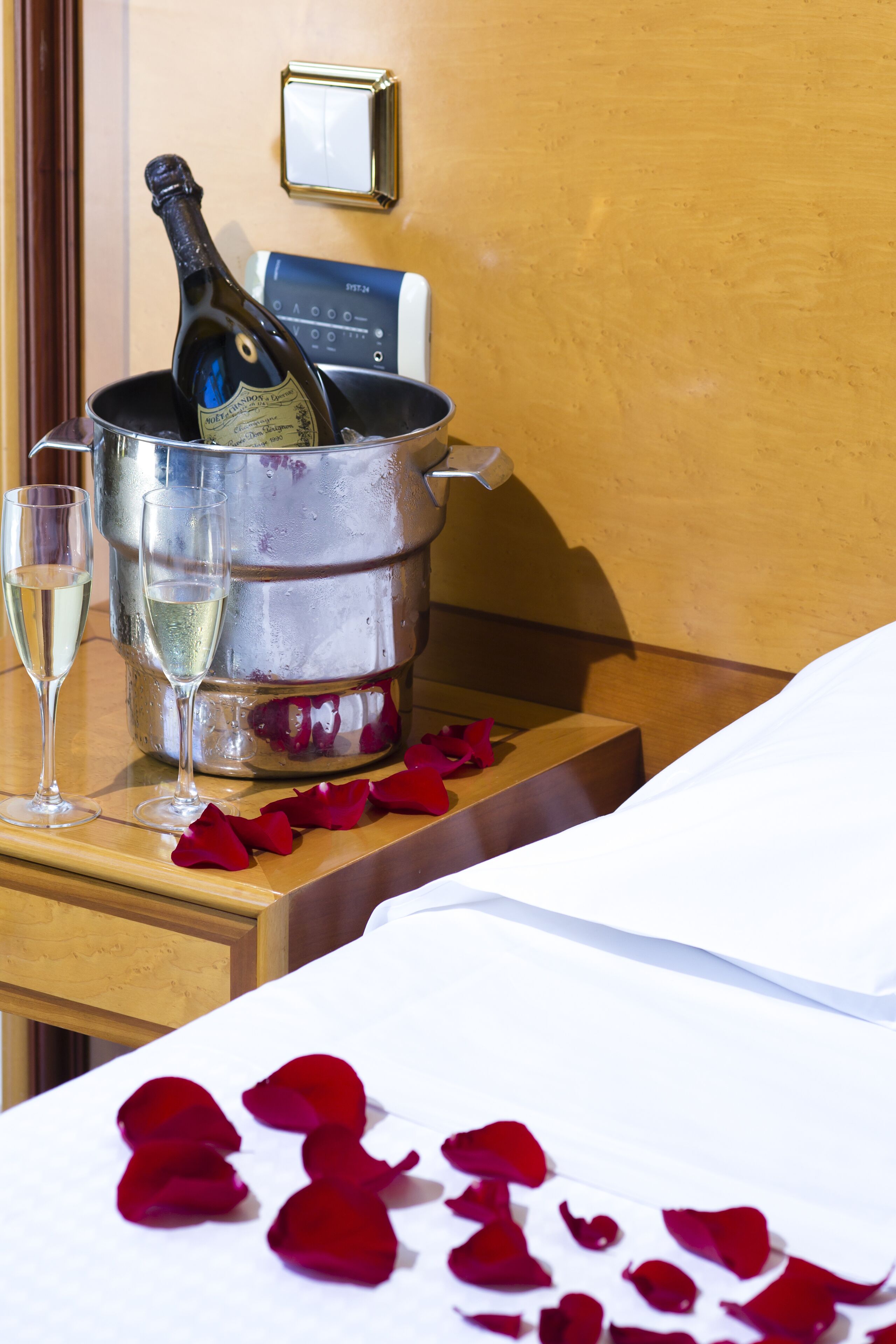 double room single use | minibar, in-room safe, desk, soundproofing