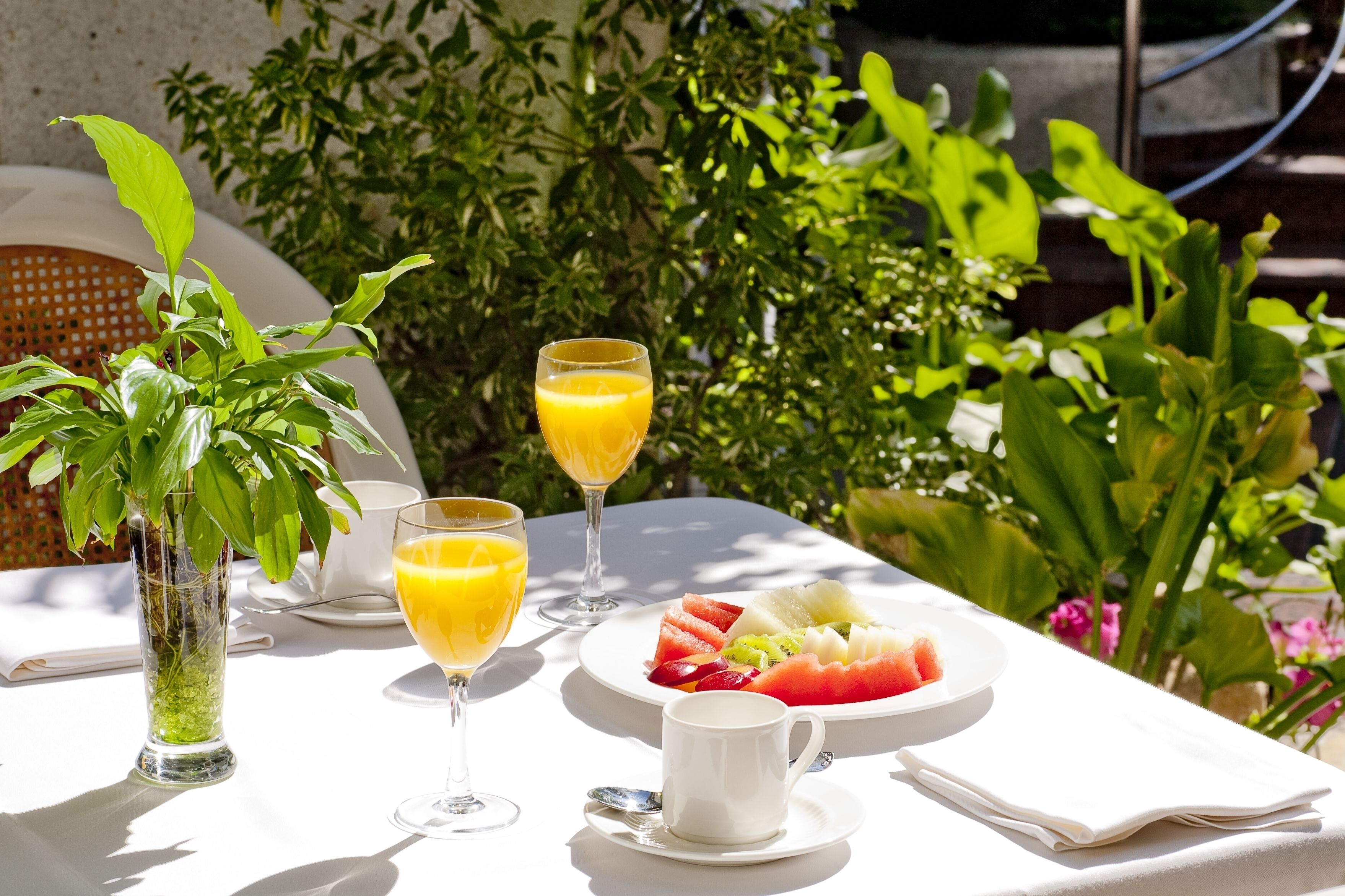daily full breakfast (eur 9.5 per person)