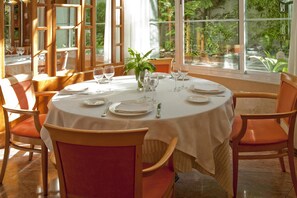 Frühstück, Mittagessen, Abendessen, mediterrane Küche 