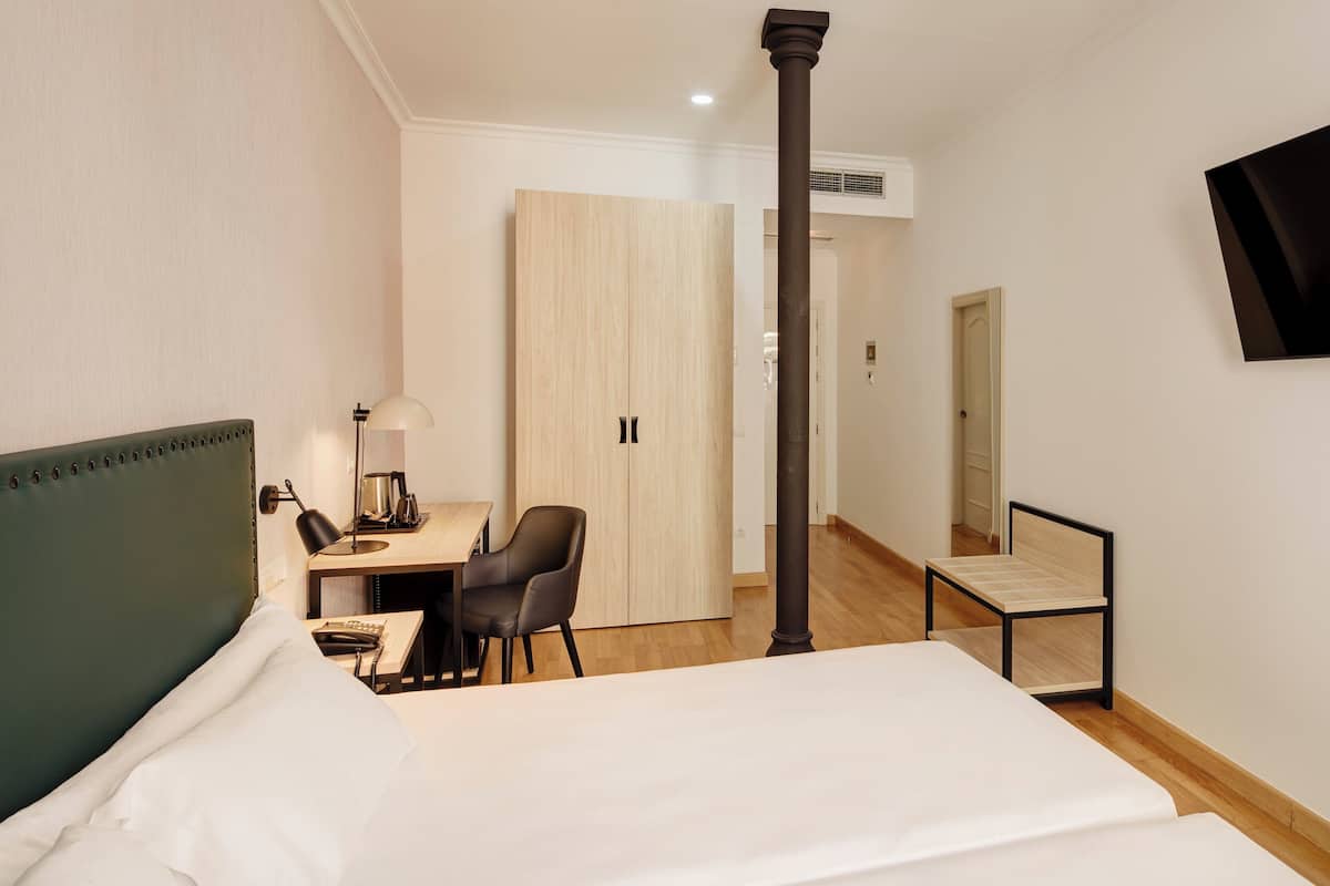 Superior Twin Room | Minibar, in-room safe, desk, blackout curtains