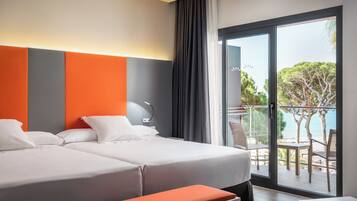 Frigobar, cofres nos quartos, escrivaninha, berços grátis