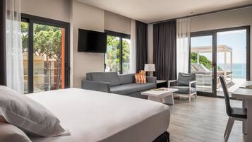 Minibar, caja de seguridad en la habitación y escritorio