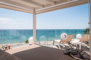 Minibar, safe på rommet, barnesenger (inkludert) og wi-fi (inkludert)