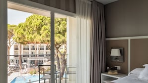 Minibar, in-room safe, cribs (free), WiFi (free) - Estival Centurión (Cambrils)