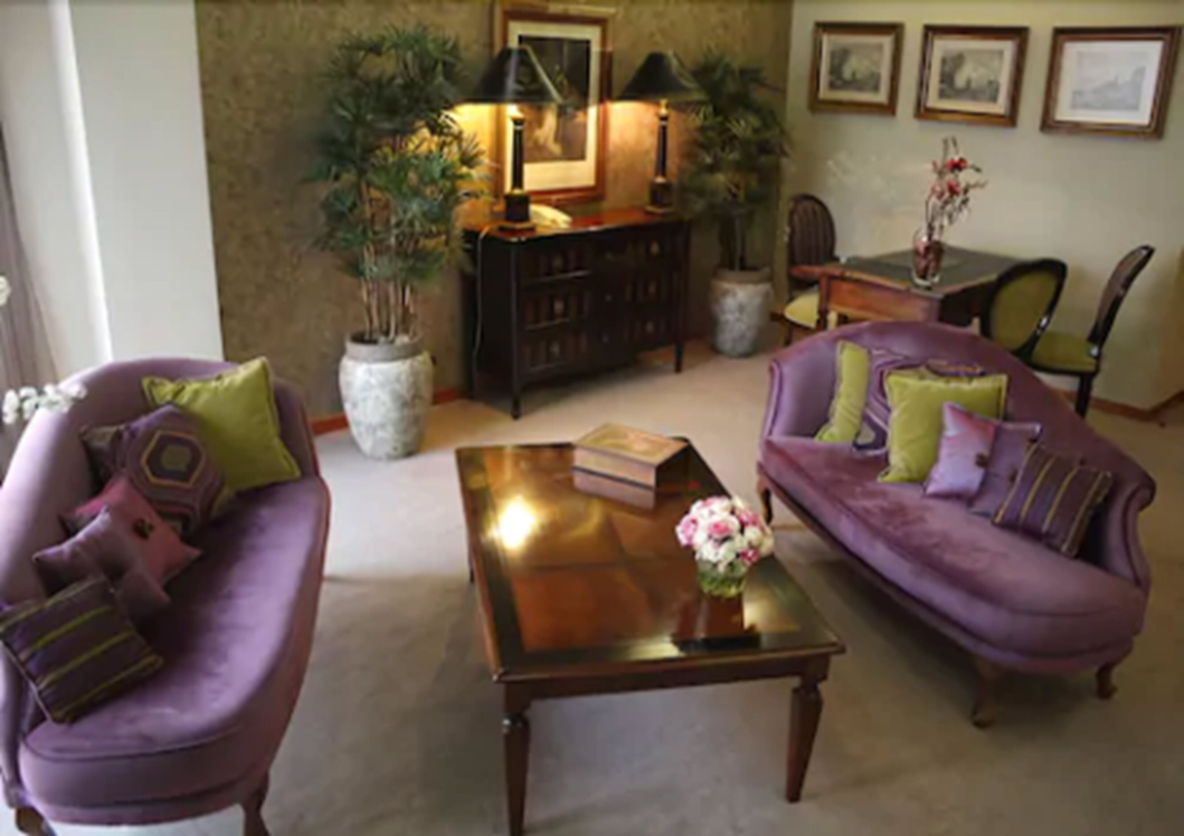 junior suite | living room | flat-screen tv