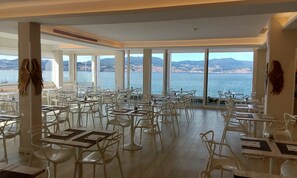 Daily buffet breakfast (EUR 17 per person)