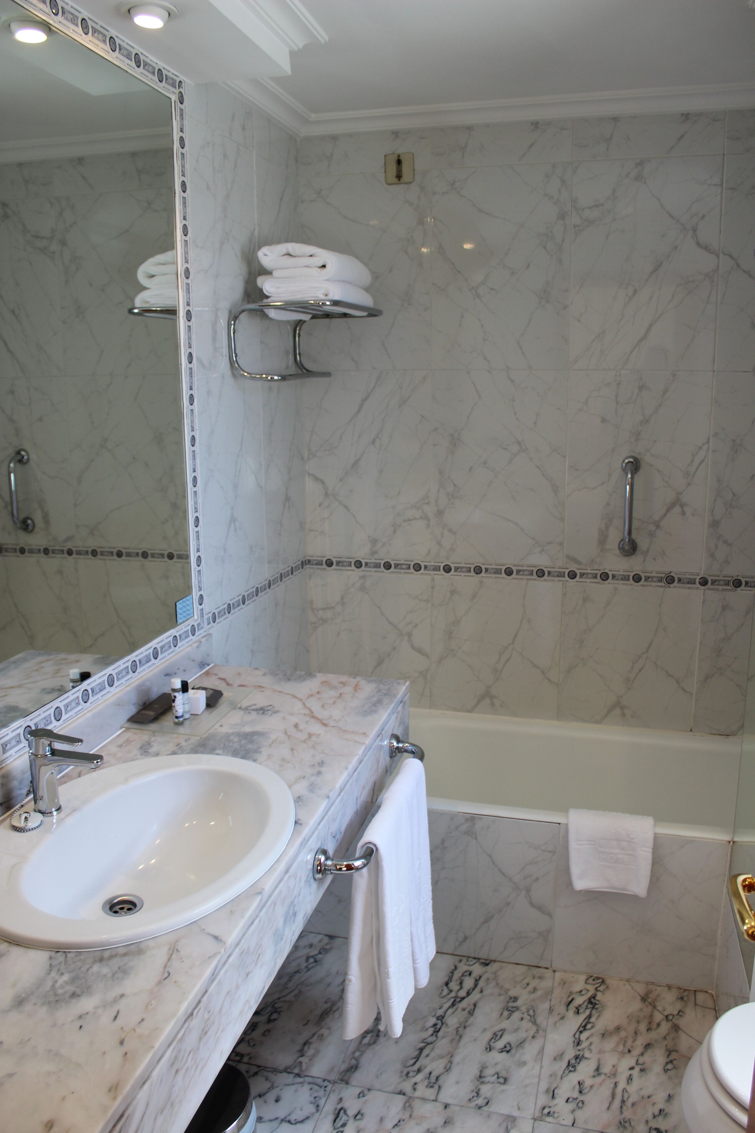 deluxe double room | bathroom | hair dryer, bidet, towels