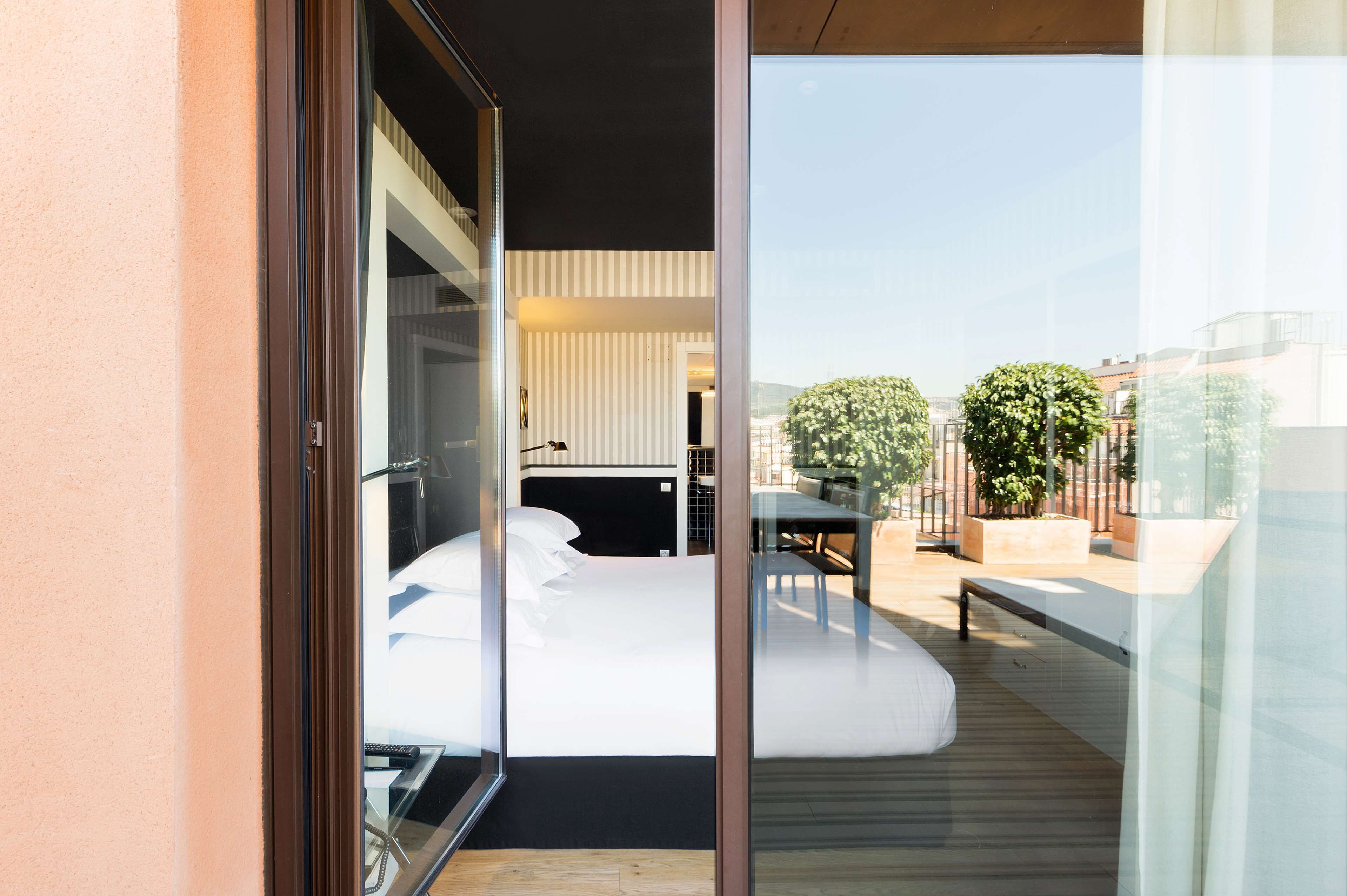 Premium bedding, down comforters, minibar, in-room safe