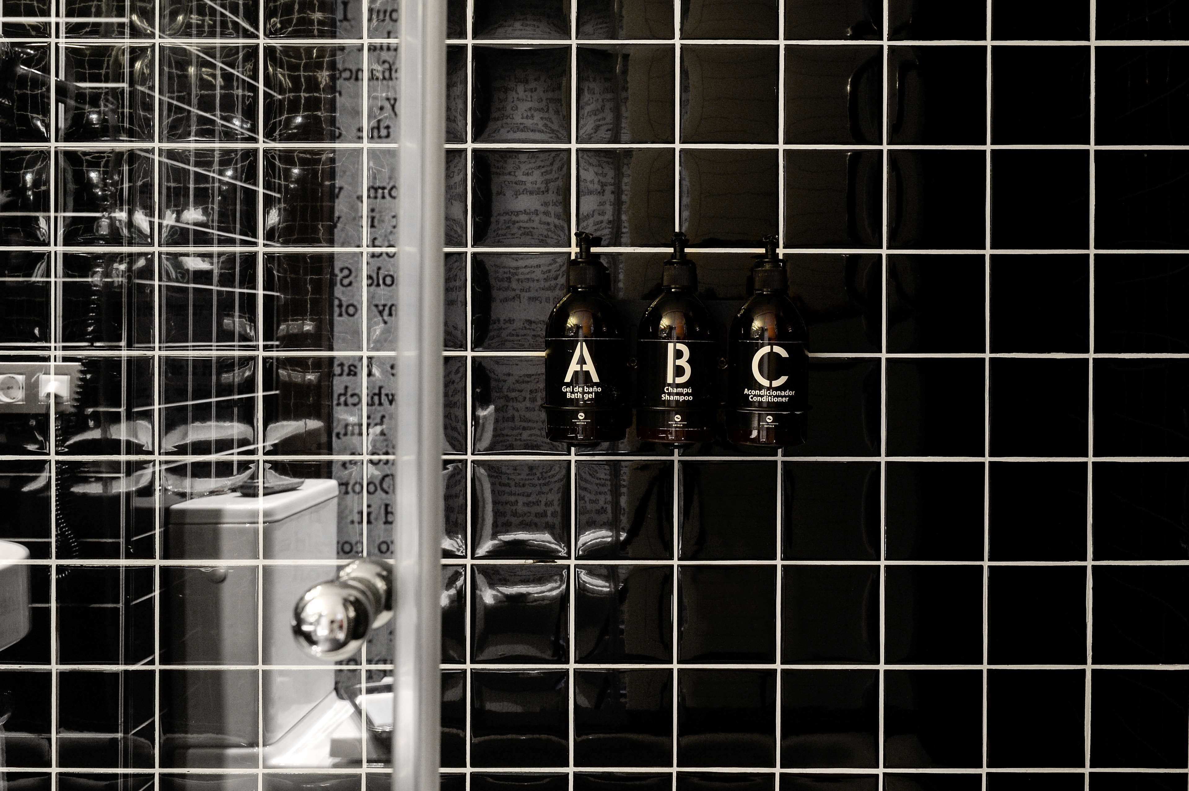 triple room | bathroom | free toiletries, hair dryer, towels