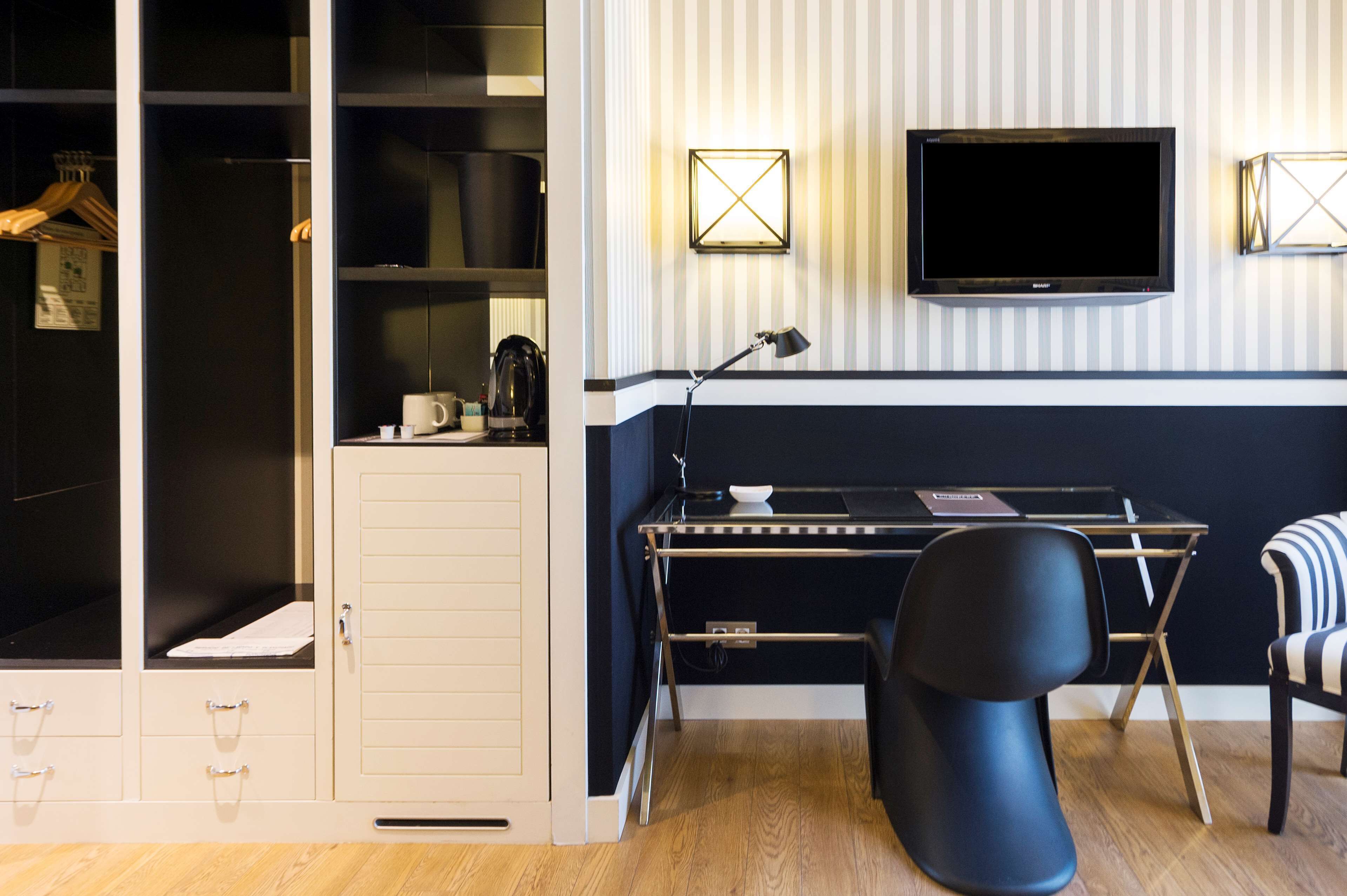 1 bedroom, premium bedding, down duvets, minibar