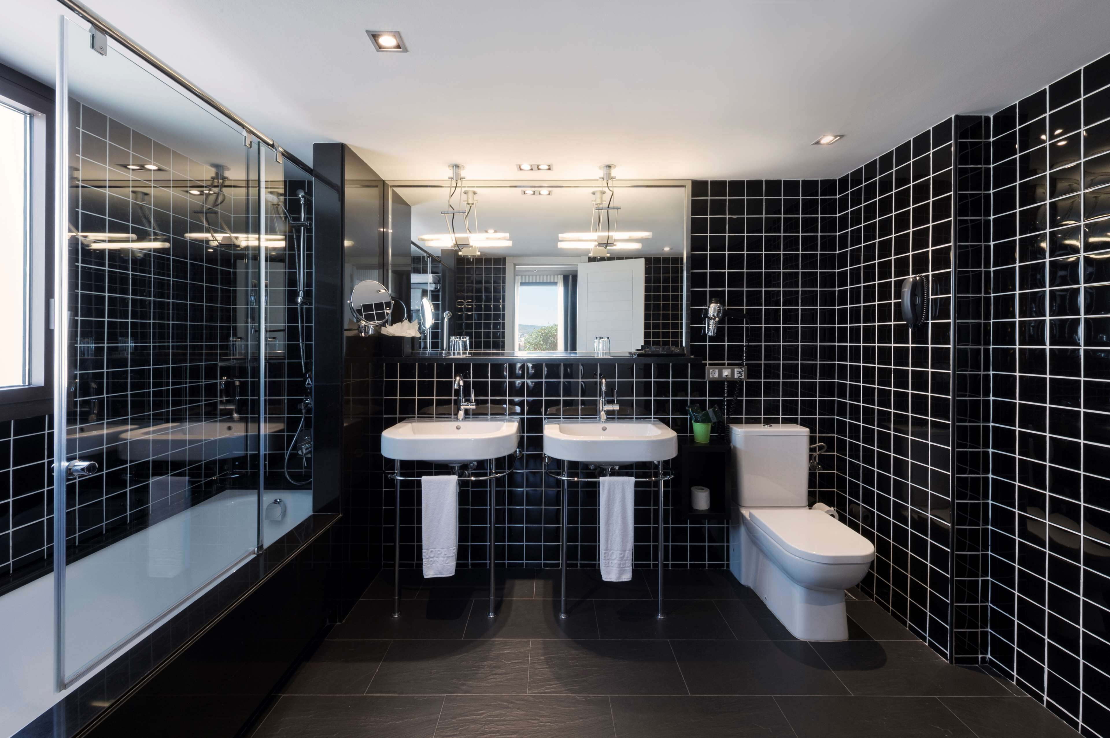 junior room, terrace | bathroom | free toiletries, hair dryer, towels