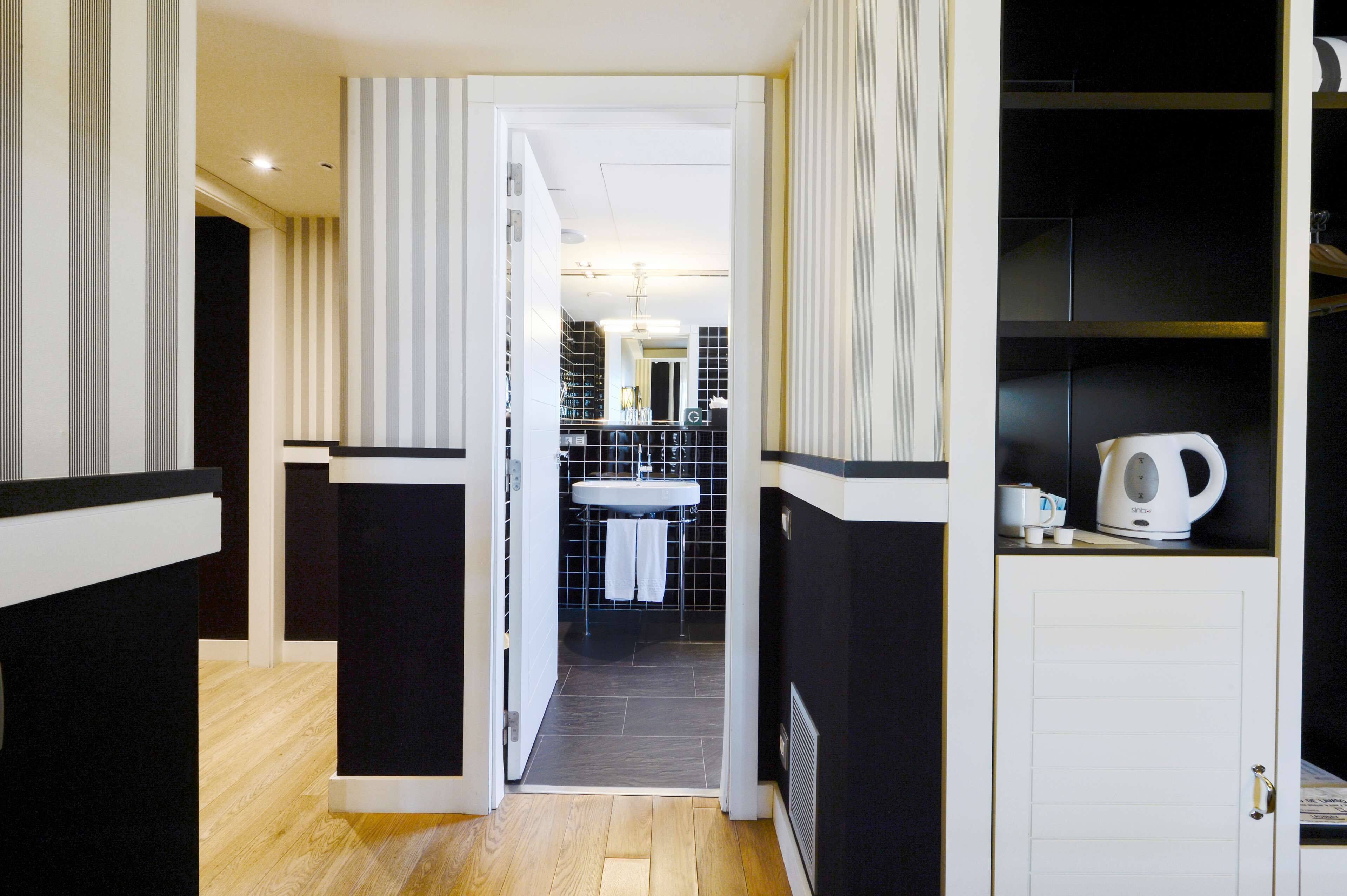 1 bedroom, premium bedding, down duvets, minibar