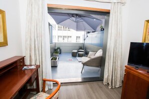 Minibar, escritorio, camas extra y wifi gratis 