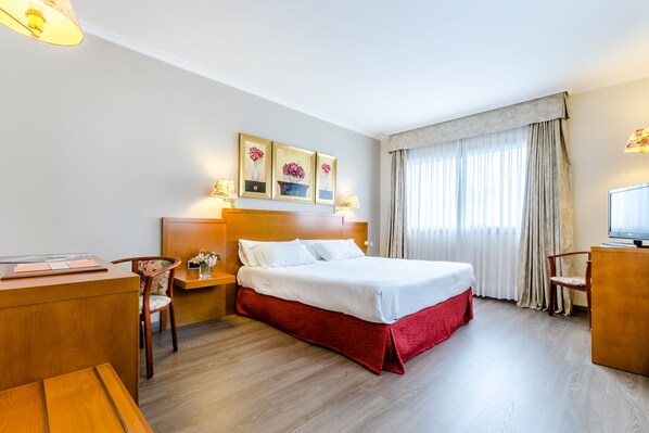 Minibar, desk, rollaway beds, free WiFi