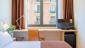 Firemannsrom – superior | Minibar, safe på rommet, skrivebord og skrivebord for bærbar PC