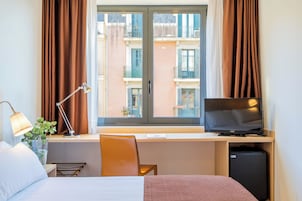 Quarto quádruplo superior | Frigobar, cofres nos quartos, escrivaninha