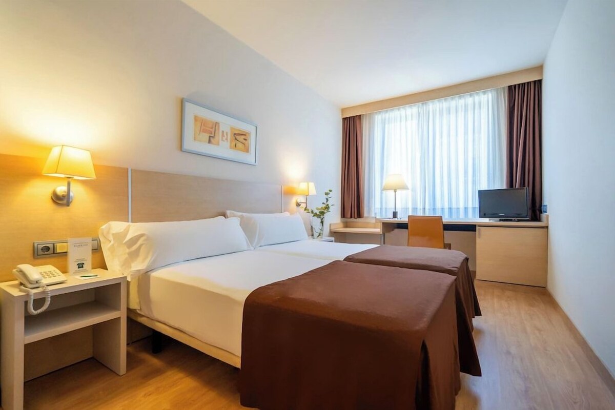 Minibar, cassaforte in camera, una scrivania, postazione laptop