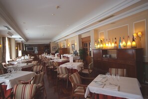 Café da manhã com buffet todos os dias (EUR 13 por pessoa) 