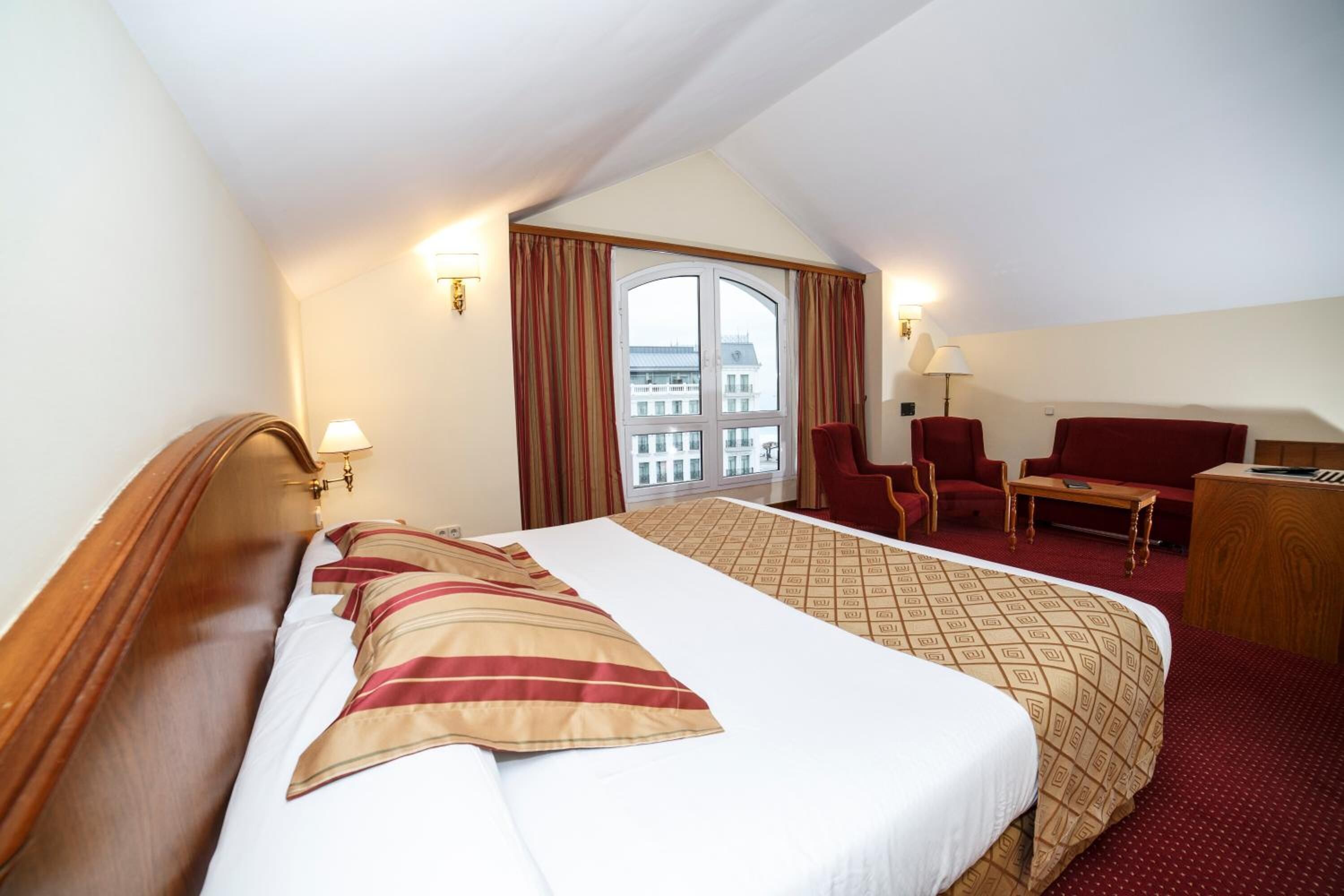 in-room safe, desk, free cots/infant beds, free wifi