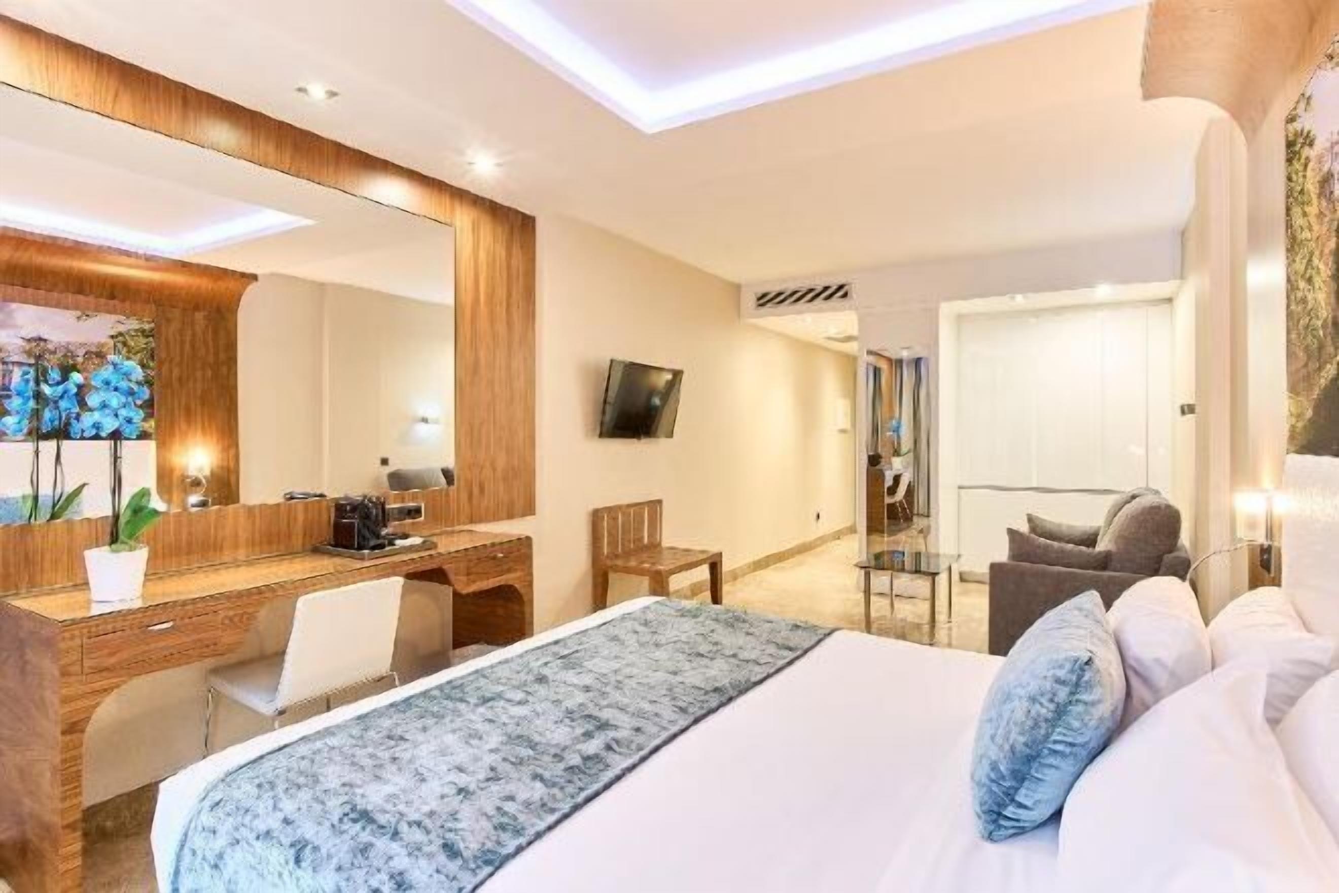 Sábanas de algodón egipcio, ropa de cama de alta calidad y minibar 